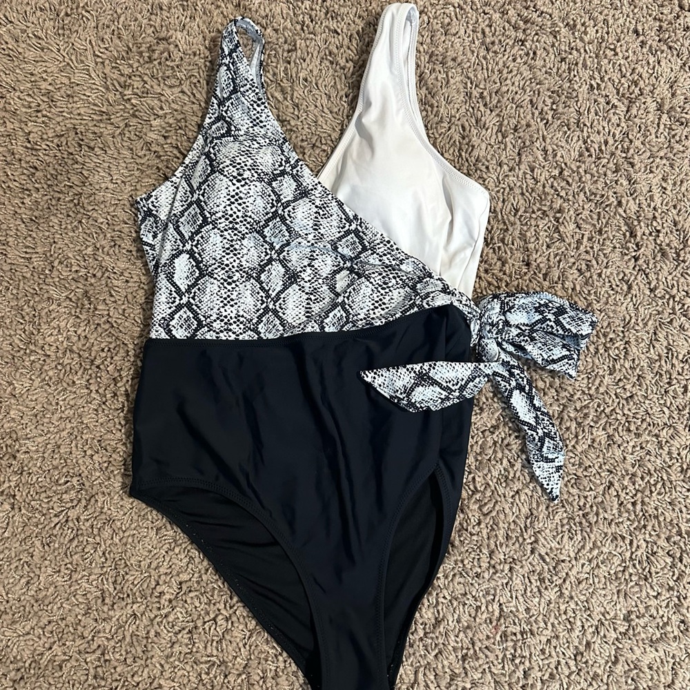 Cupshe Black and White One Piece Asymmetrical Swimsuit